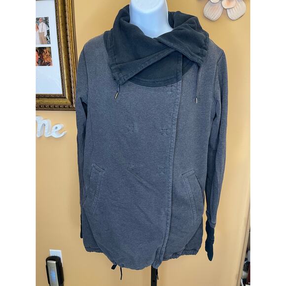 Lululemon Athletica jacket long sleeve asymmetric pockets black size 8 med/large - Picture 10 of 10